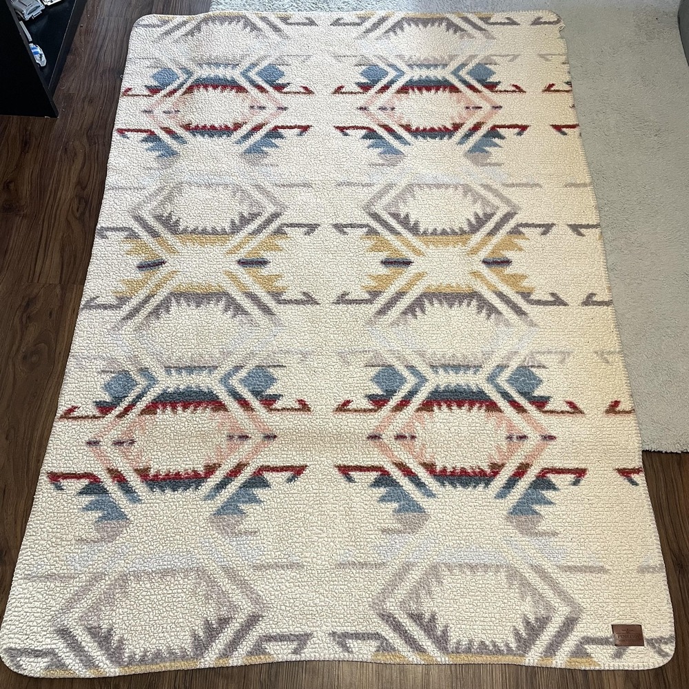 Pendleton Fleece Sherpa Throw Blanket 50x70 Reversible‎ Southwestern Beige